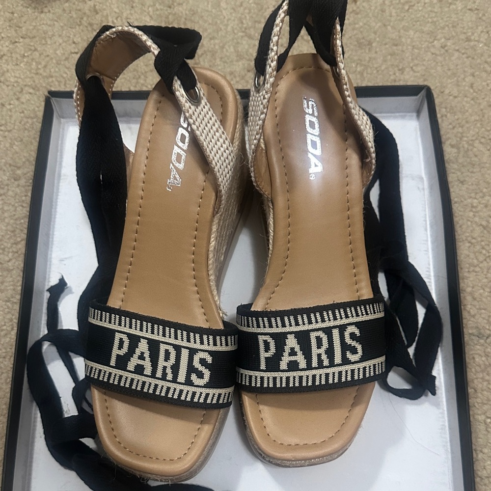 Soda Women's Black and Tan Espadrilles